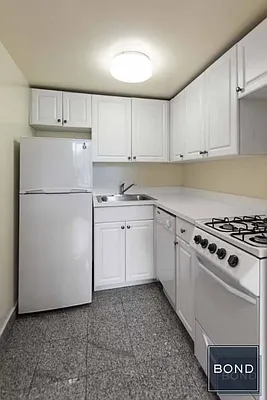 Rented by Bond New York | media 25