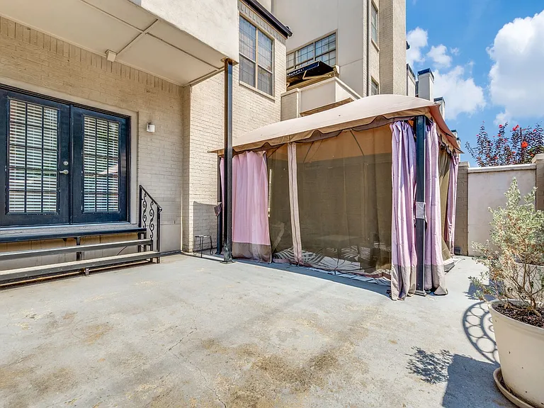 3901 Travis St #107 — Photo 12
