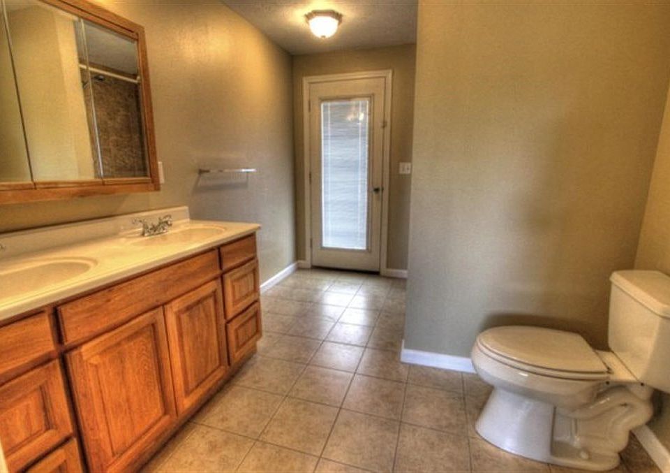 2nd image of 3104 W Wellesley Ave