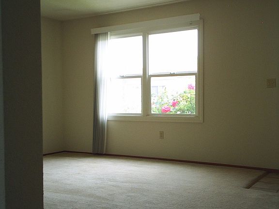 3rd image of 141 Hogan Ave