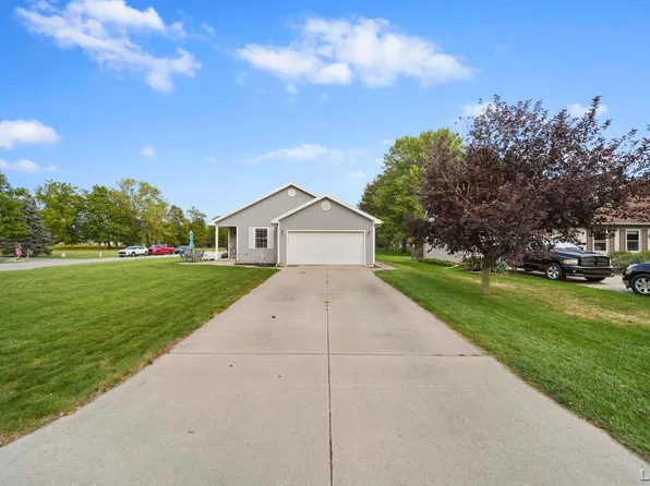 211 Kingsberry Ct, Blissfield, MI 49228
