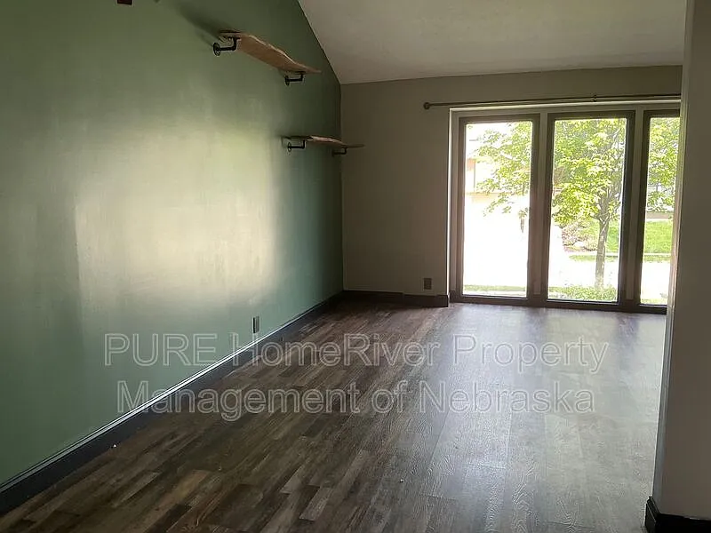 3 bed, 2.5 bath, 1947 sqft, $2,200 — Photo 2