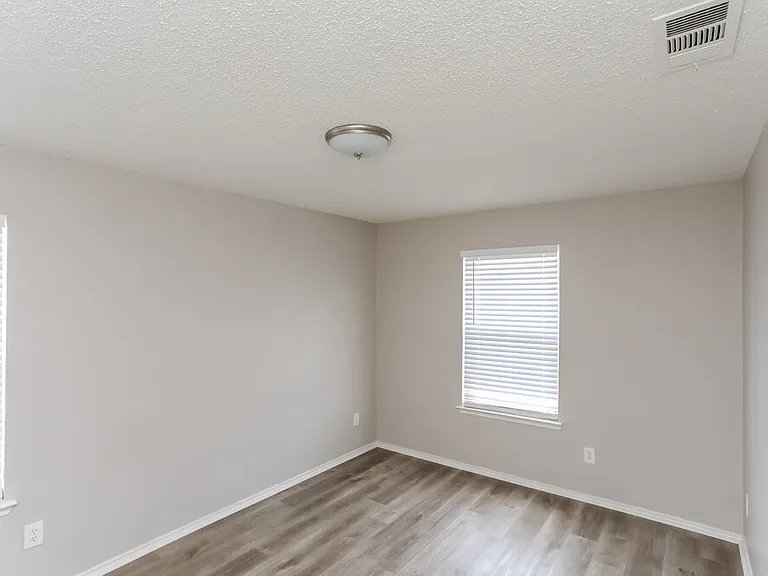 2036 Silverado Dr — Photo 13