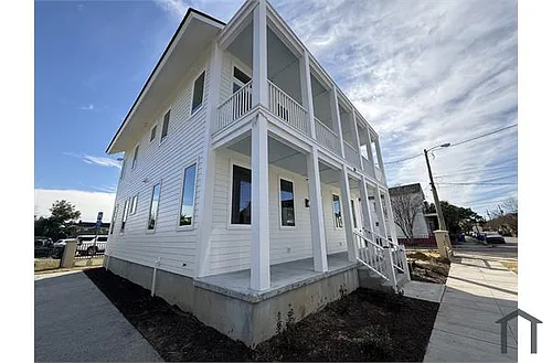 89 Fishburne St Photo 1