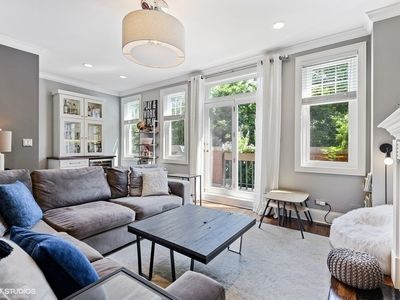 860 W Buckingham Pl APT 2W, Chicago, IL, 60657