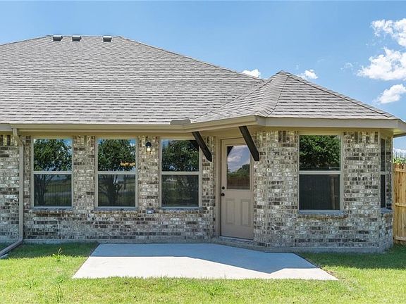 3rd image of 121 Stoneridge Dr