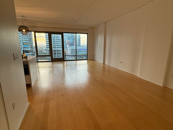 2nd image of 1100 S Hope St APT 1212