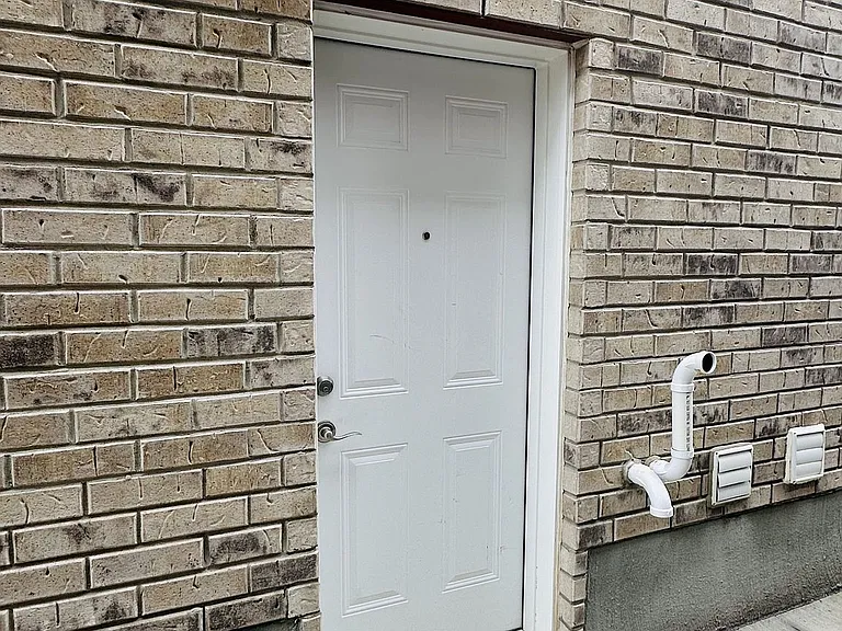 305 Sedgewood St — Photo 3