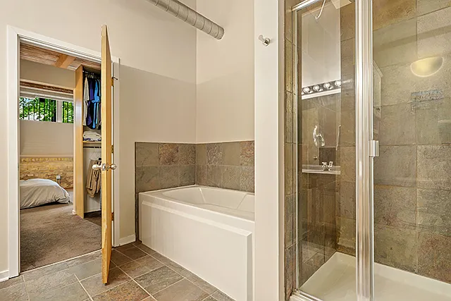 1740 N Maplewood Ave #104 — Photo 15