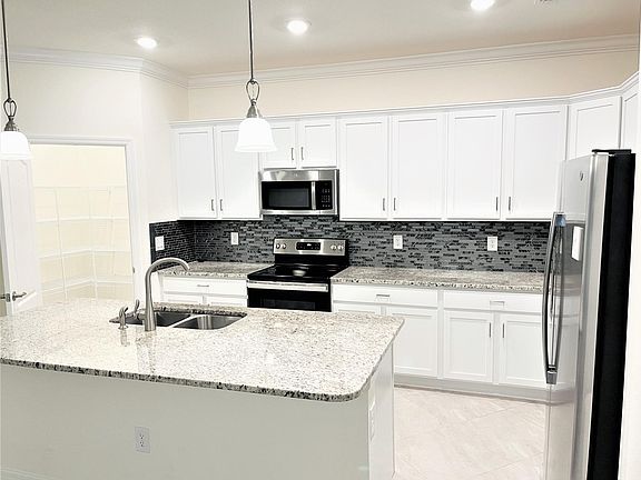 3rd image of 4428 Lemongrass Dr