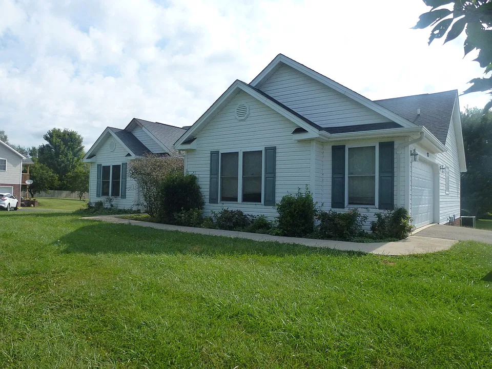 203 Pinebark Dr