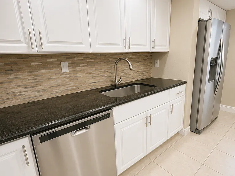 2264 Winkler Ave #202 — Photo 7