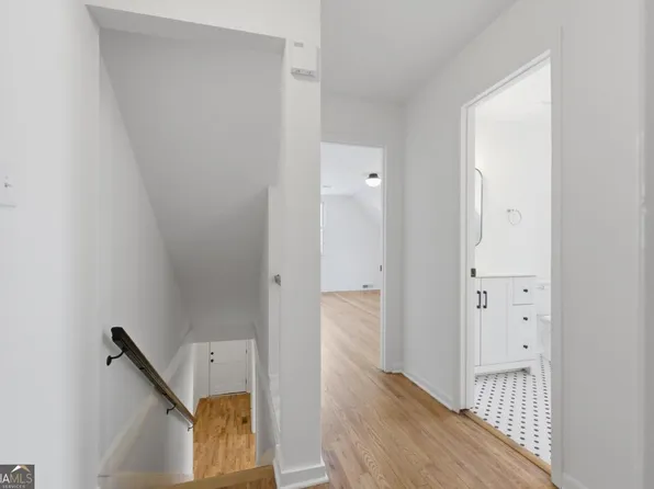 2413 Charleston Oaks Ln, Decatur, GA 30030