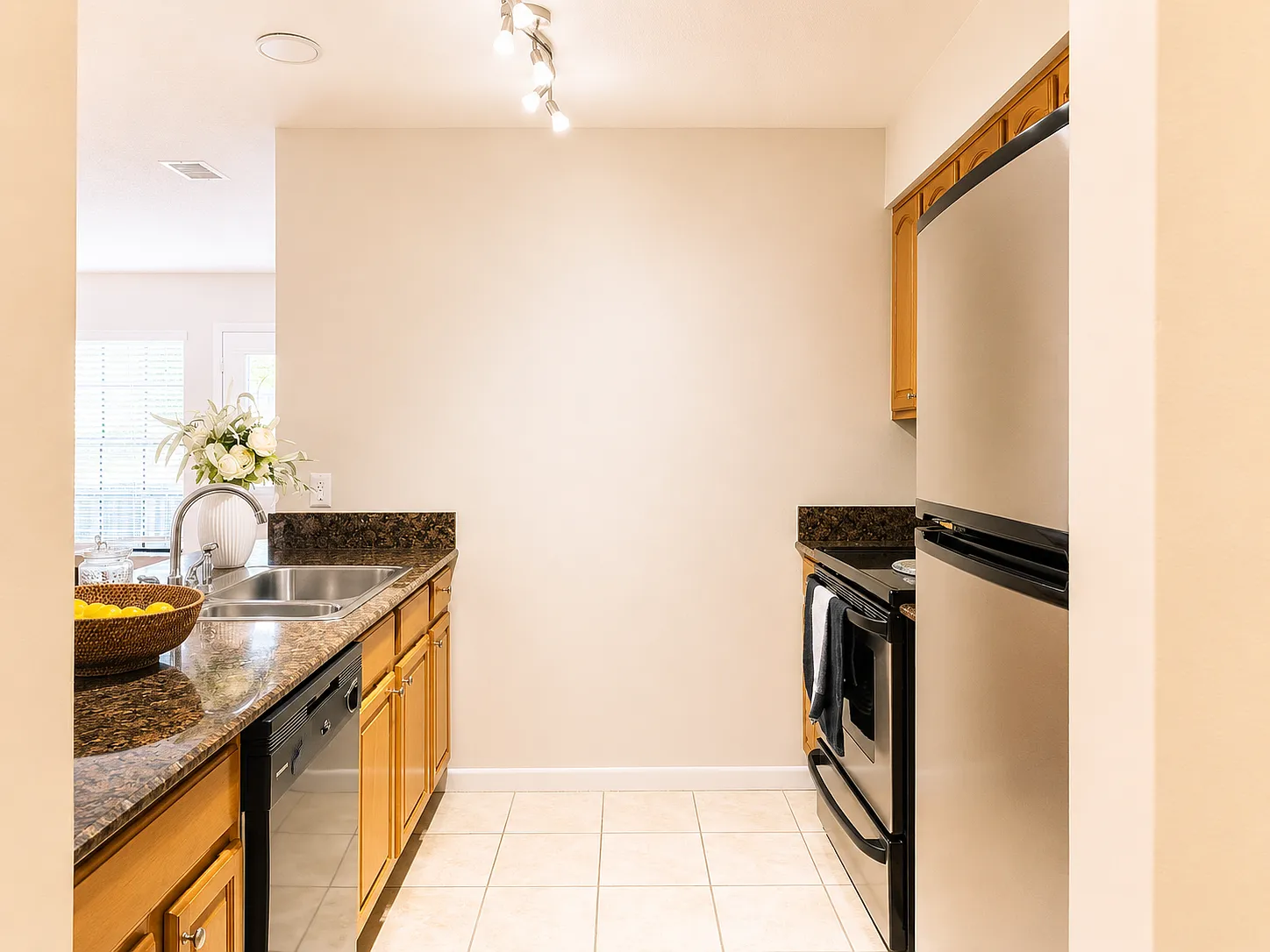 2 bed, 1050 sqft, $2,040 — Photo 4