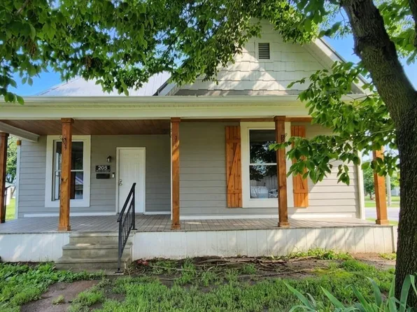 205 Sherman St, Loogootee, IN 47553