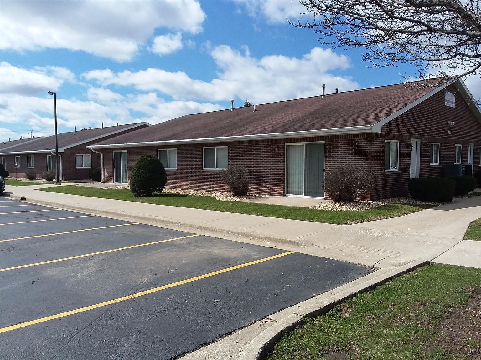 1110 Spiros Ct GARAGE, Dekalb, IL 60115 Zillow