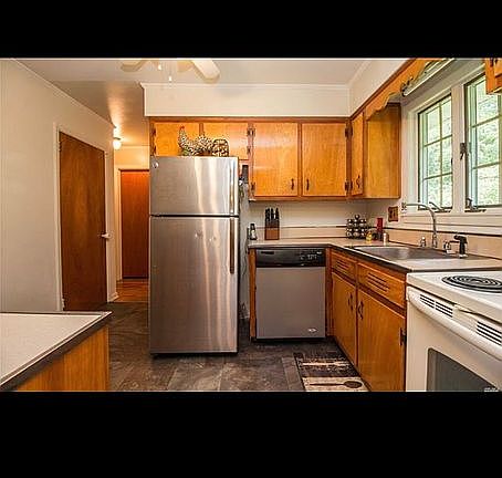 3rd image of 43 Howell Ave