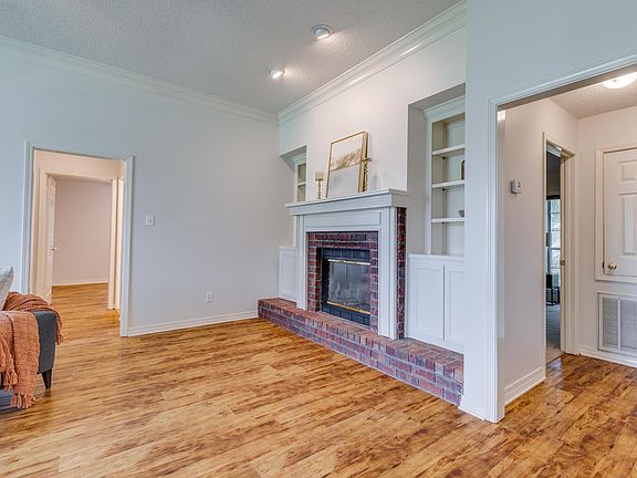 5th image of 303 Brian Dr