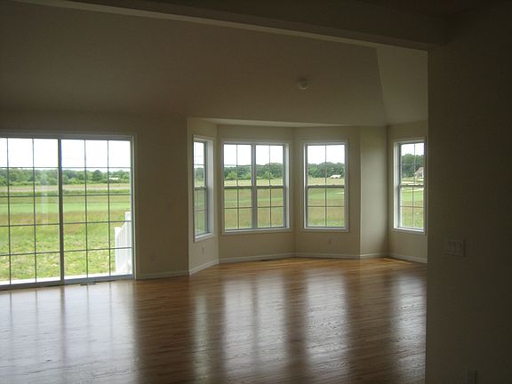 4th image of 22 Tyler Dr