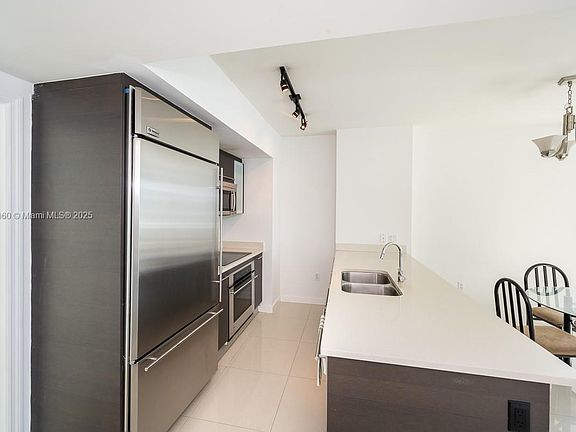 4th image of 55 SE 6th St Penthouse 10