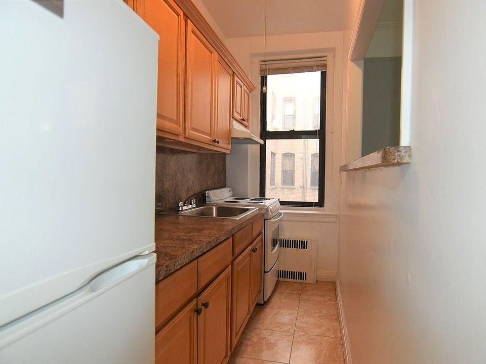2nd image of 130 Bay Ridge Pkwy #40