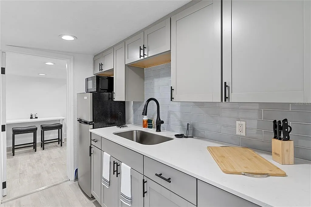 1 bed, 1.0 bath, 350 sqft, $1,800 — Photo 3