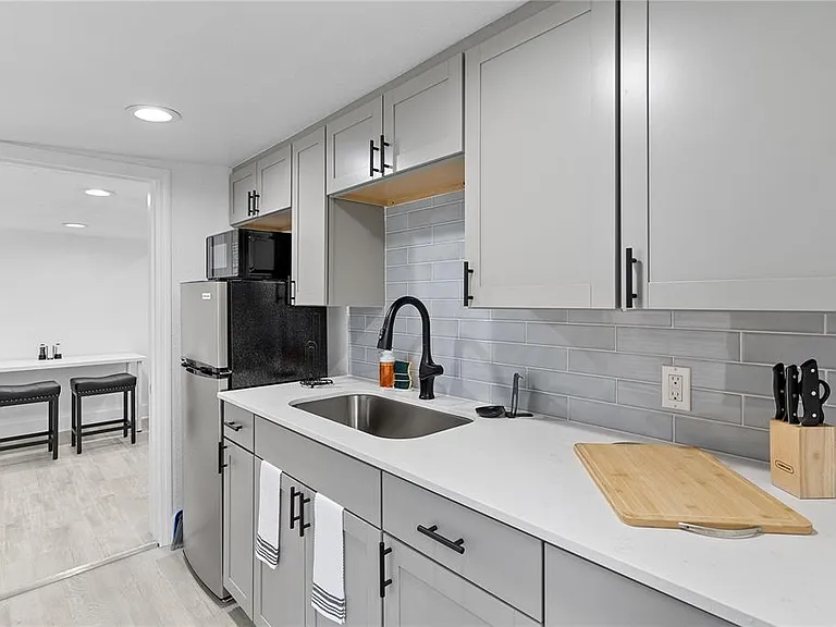412 E Harwood St #2 — Photo 3