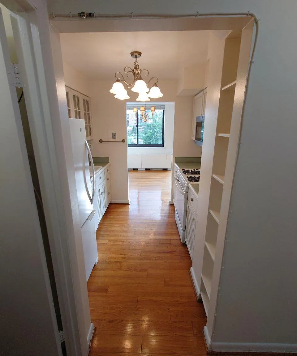 2 bed, 1024 sqft, $2,400 — Photo 2