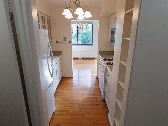 2nd image of 600 Roosevelt Blvd APT 601