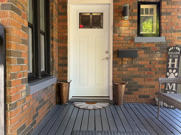 94 Roxborough Ave — Photo 3