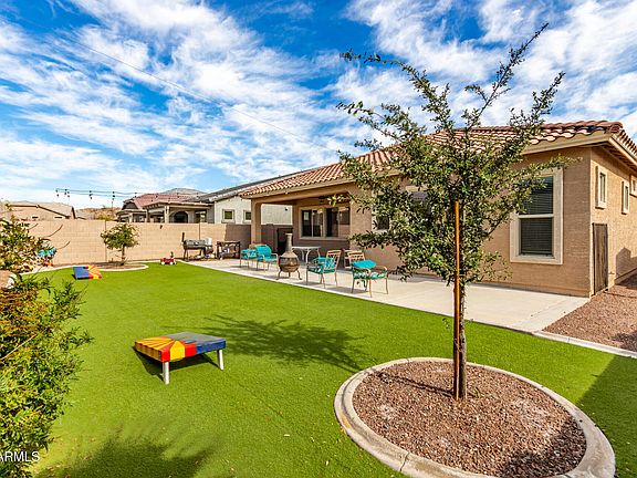 3rd image of 21258 W WILSHIRE Drive