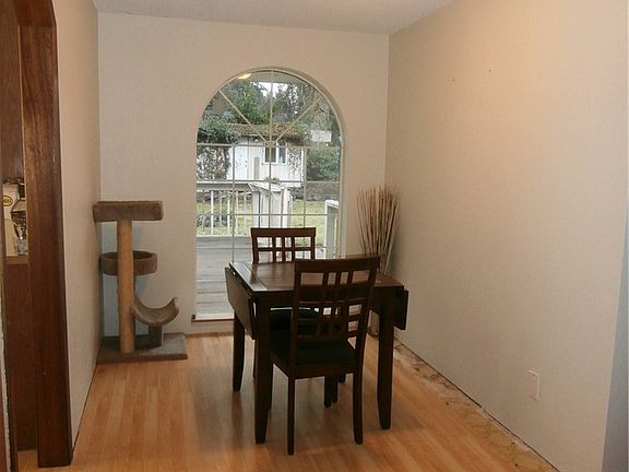 3rd image of 3402 Glendale Dr W