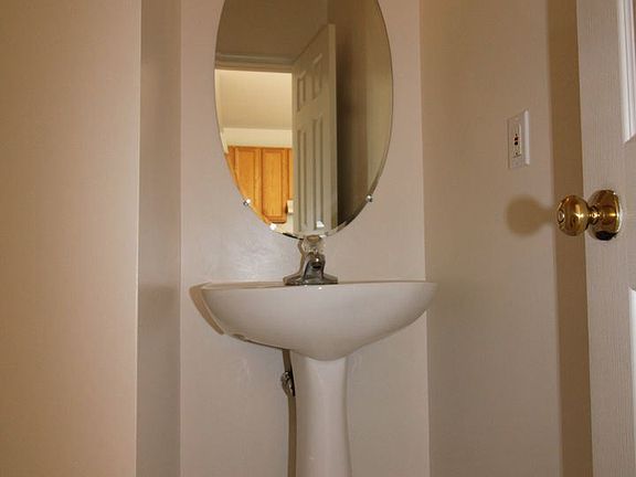 4th image of 7 Duck Pond Ct