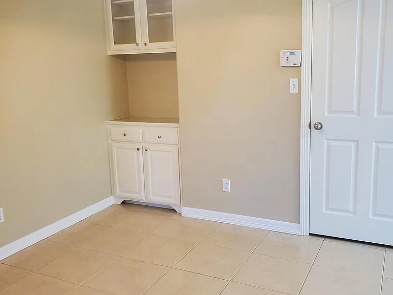 1924 Treasure Oaks Dr — Photo 9