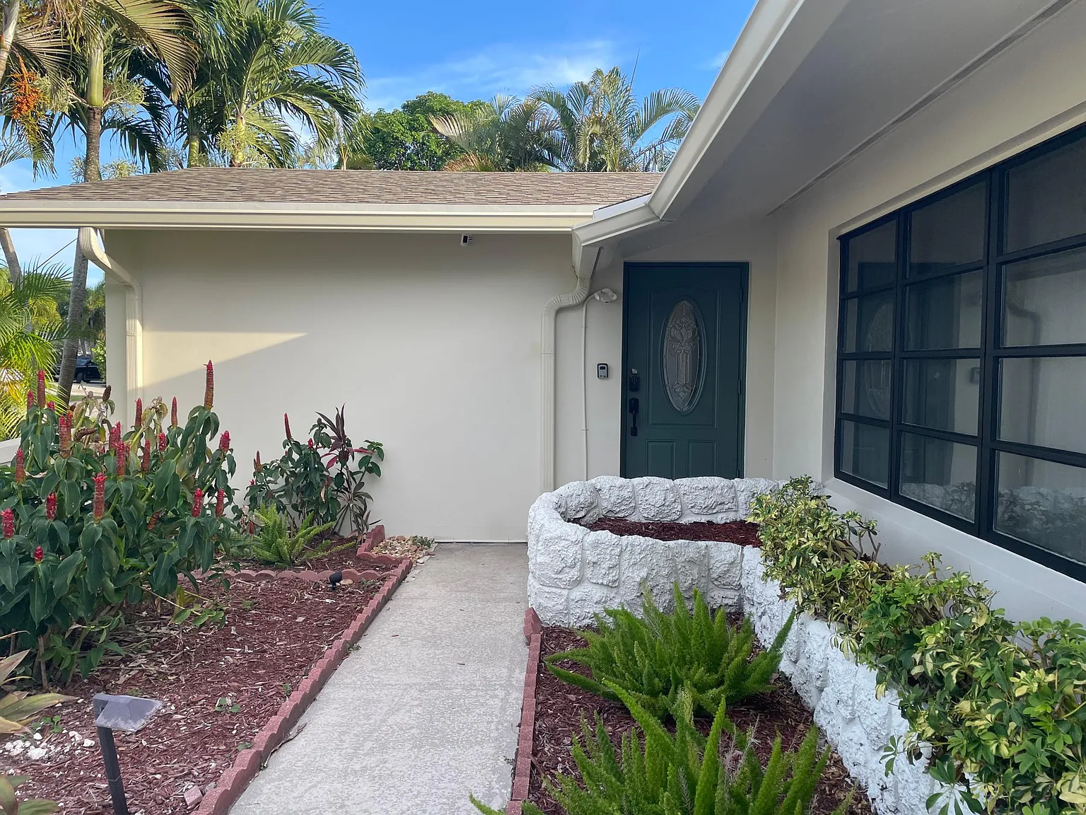 9943 Daphne Ave — Photo 2