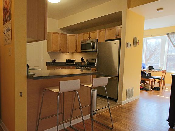 5th image of 2457 W Leland Ave APT 2