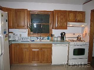 5th image of 455 N Quaker Ln