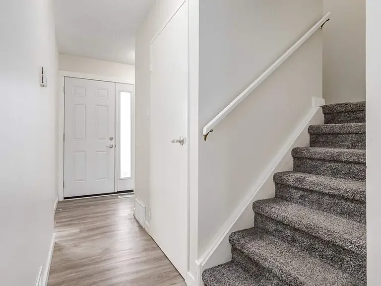 602 Laurier St W — Photo 11
