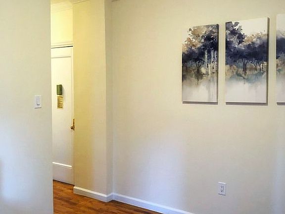5th image of 305 W 45th St APT 4c