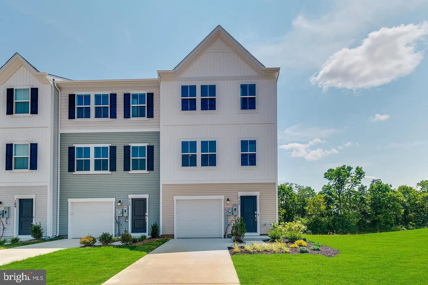 3 bed, 2.5 bath, 1661 sqft, $1,900 — Photo 1