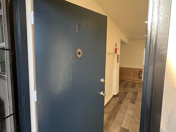2nd image of 3920 La Crescenta Ave Unit F