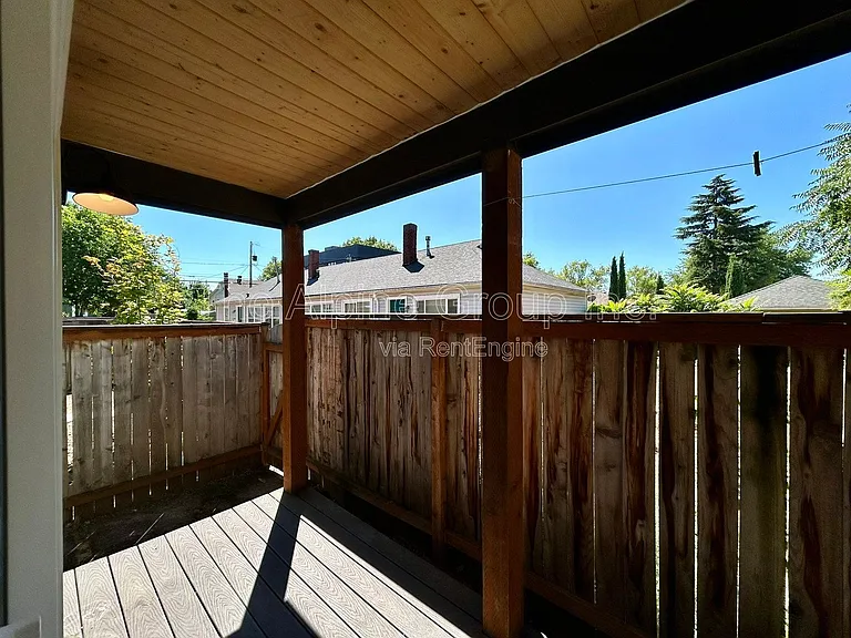 4831 N Maryland Ave #A — Photo 29