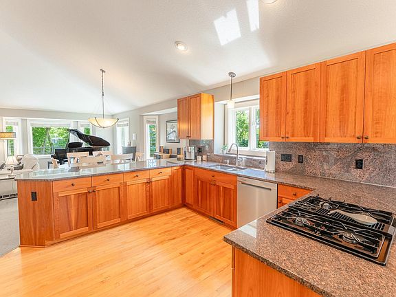 5th image of 5839 Deerwood Ln N