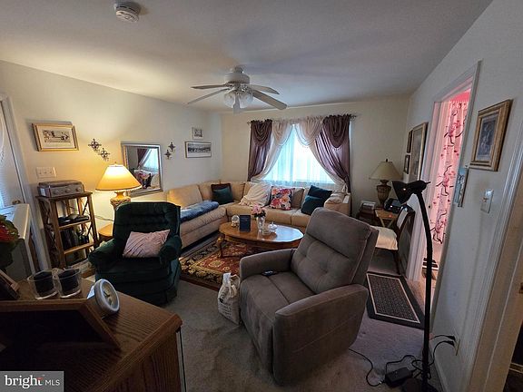 3rd image of 741 Woodland Ave
