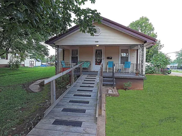 709 E Chestnut St, Desloge, MO 63601