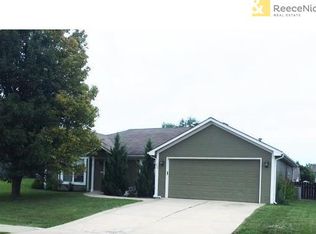 507 SW Whitestone Dr, Grain Valley, MO 64029