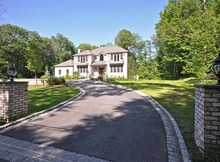 10 Breeze Hill Rd, Northport, NY 11768