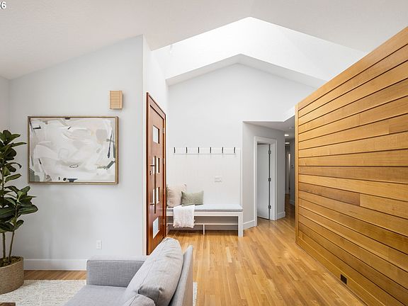4th image of 5541 Yorkshire Pl