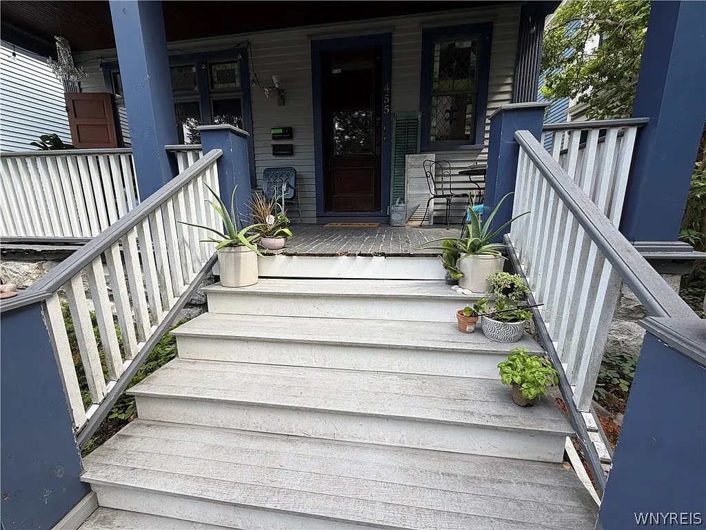 3 bed, 1.0 bath, 1300 sqft, $1,550 — Photo 3