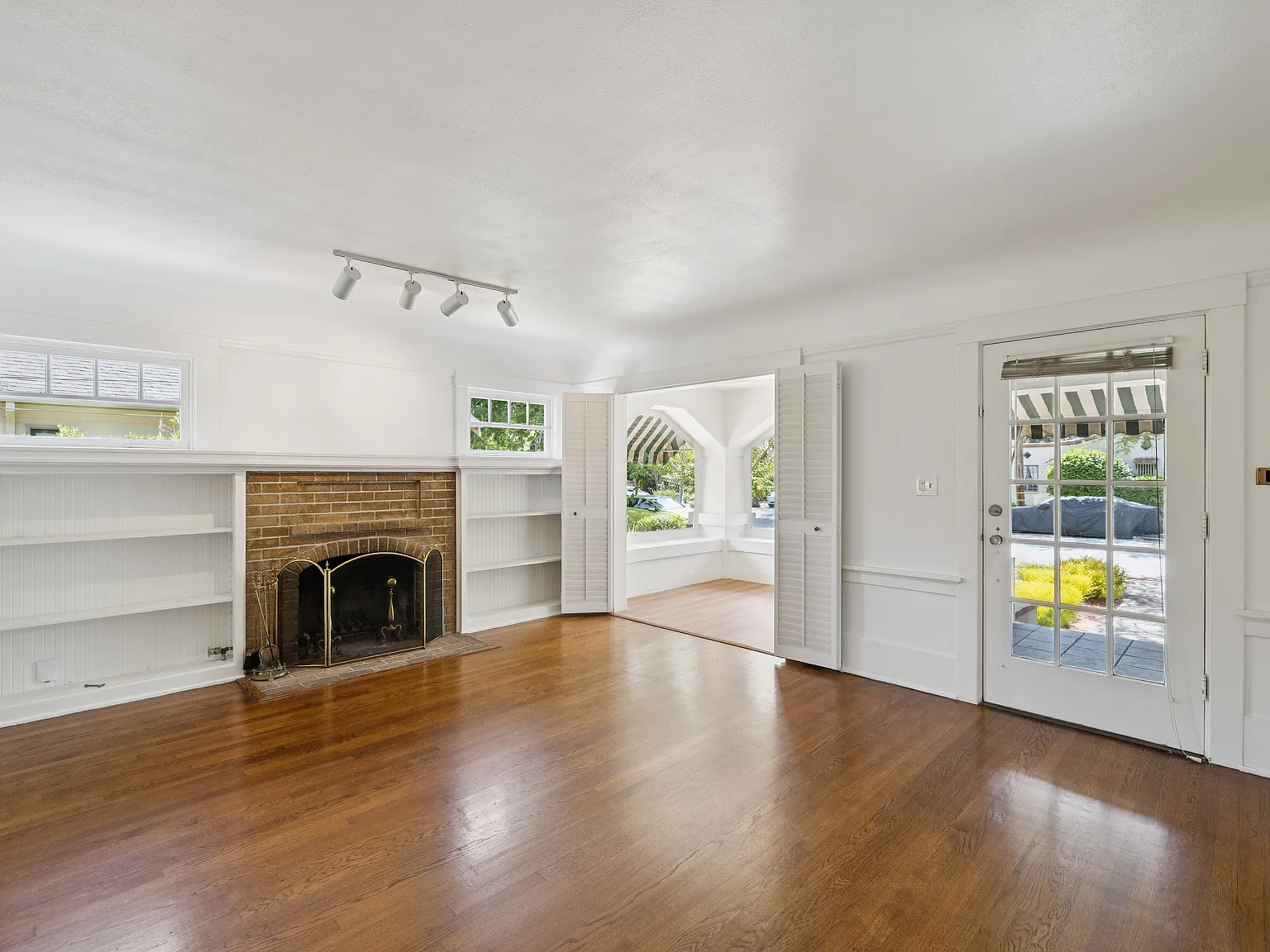 3 bed, 1.5 bath, 1392 sqft, $7,200 — Photo 4